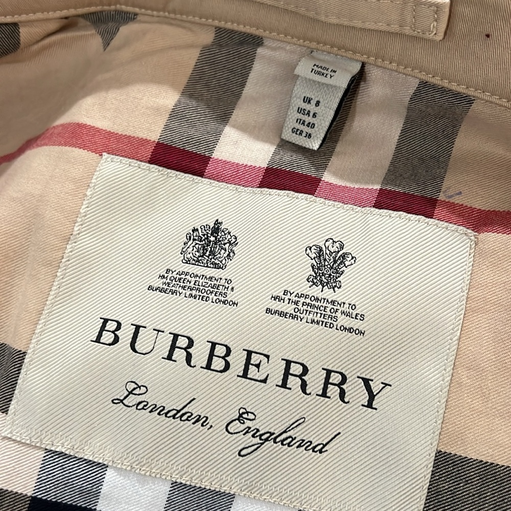 GORGEOUS! Burberry classic coat. NWT. You will have this forever, so timeless! - Picture 5 of 8
